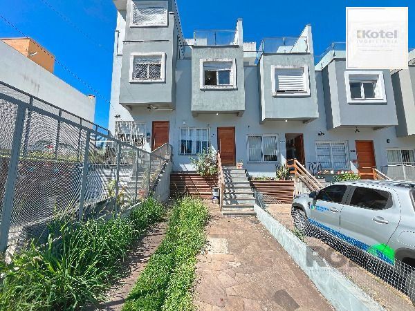Casa em Porto Alegre, no bairro Guarujá, com 3 dormitório(s), e 3 banheiros, à venda. — foto 2