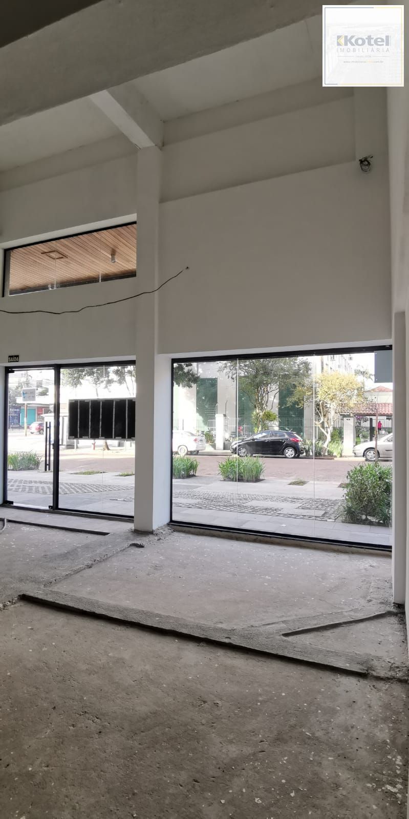 Vende loja ,com mezanino 180m², 2 banheiros