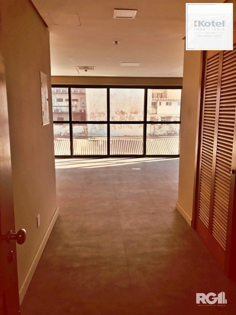 Sala Comercial à venda, 135m², Centro Histórico - Porto Alegre