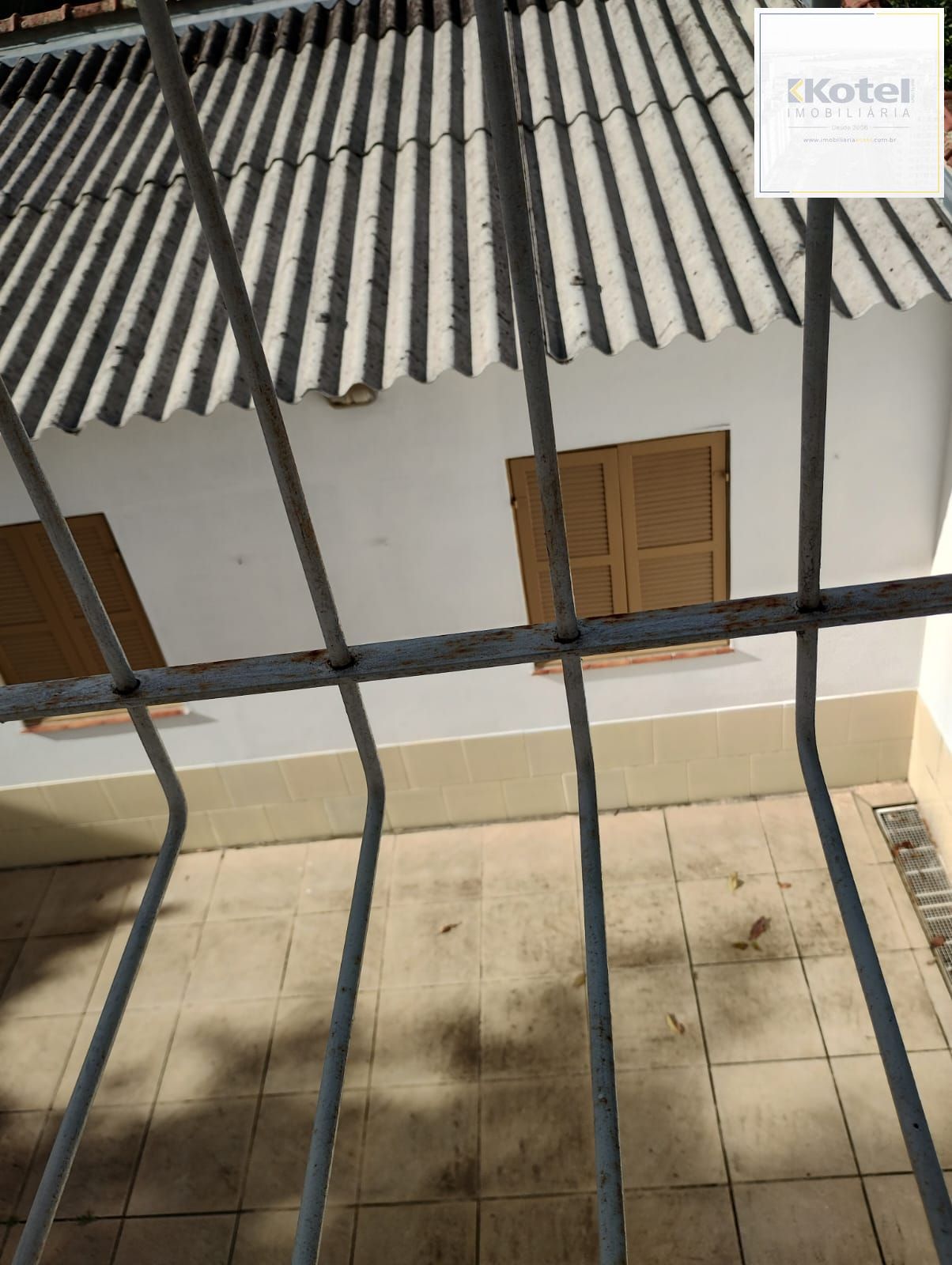 Excelente Casa com 03 suítes + Apto nos fundos com 01 Dor. Garagem 3 carros — foto 4