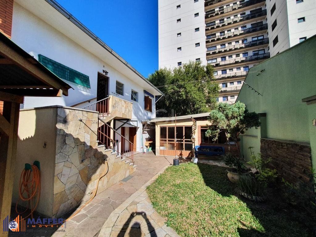 Casa para Venda - 250m², 4 dormitórios, sendo 1 suites, 4 vagas - Centro