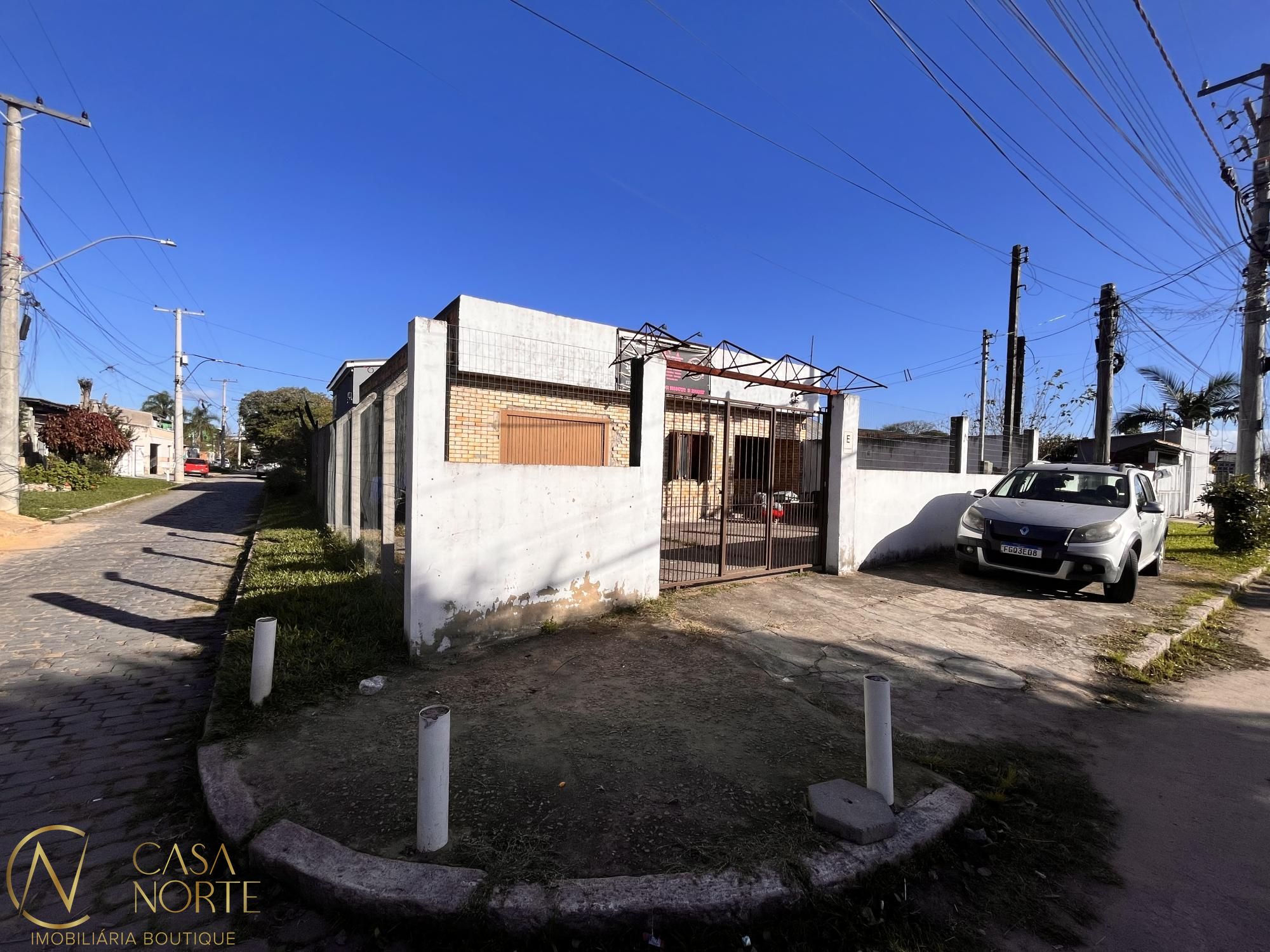 Casa à venda com 3 quartos, 143m², 2 vagas, Avenida Ignês E. Fagundes no bairro Restinga em Porto Alegre