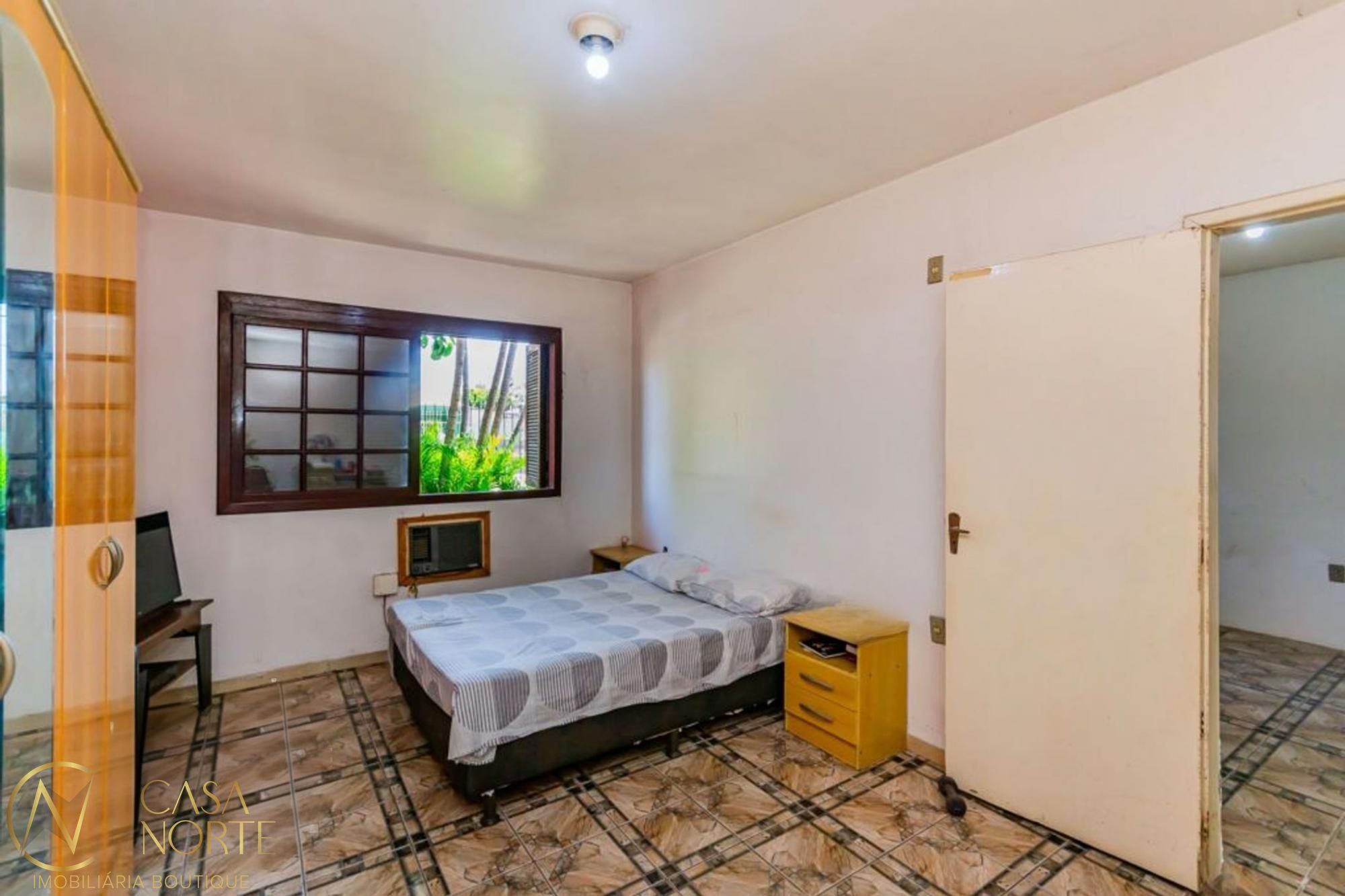 Casa à venda com 3 quartos, 103m², 4 vagas, Rua Rodrigo da Silva Pontes no bairro Sarandi em Porto Alegre