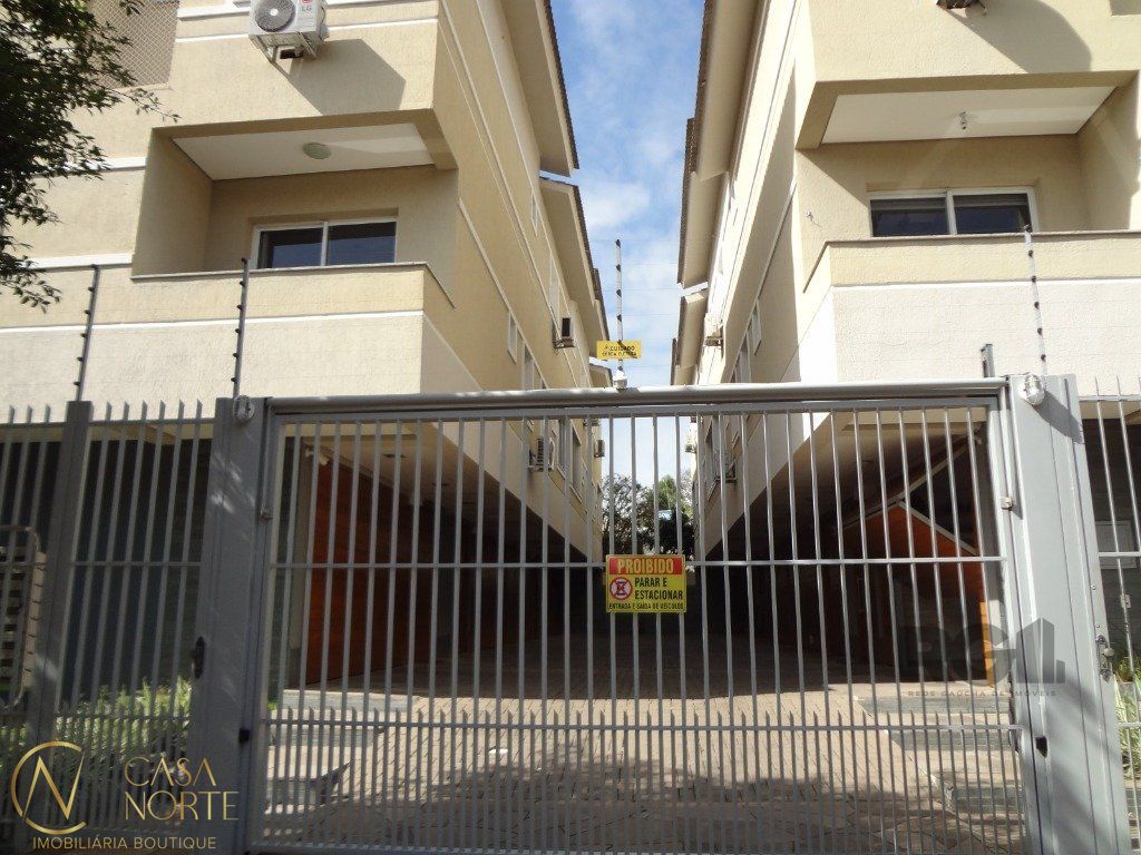 Casa de Condomínio à venda com 3 quartos, 158m², 1 suíte, 2 vagas, Rua Tunisia no bairro Vila Ipiranga em Porto Alegre
