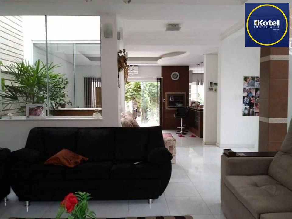 Casa em Condomínio com 3 quartos, 1 suíte e 288m² à venda no Ecoville.