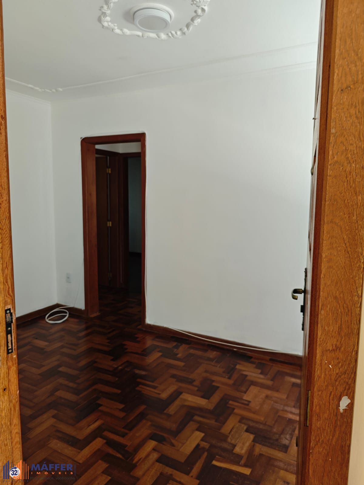 Apartamento de 3 dormitórios com garagem fechada na Gomes de Freitas