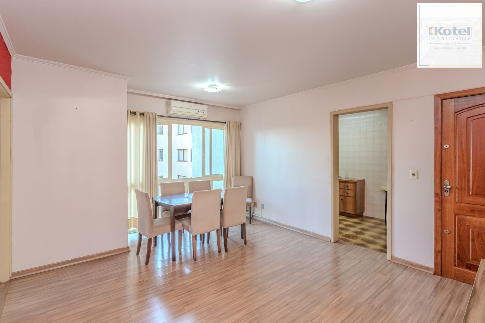 Apartamento de 2 dormitórios com dependência e vaga no bairro Santana DESOCUPADO — foto 2