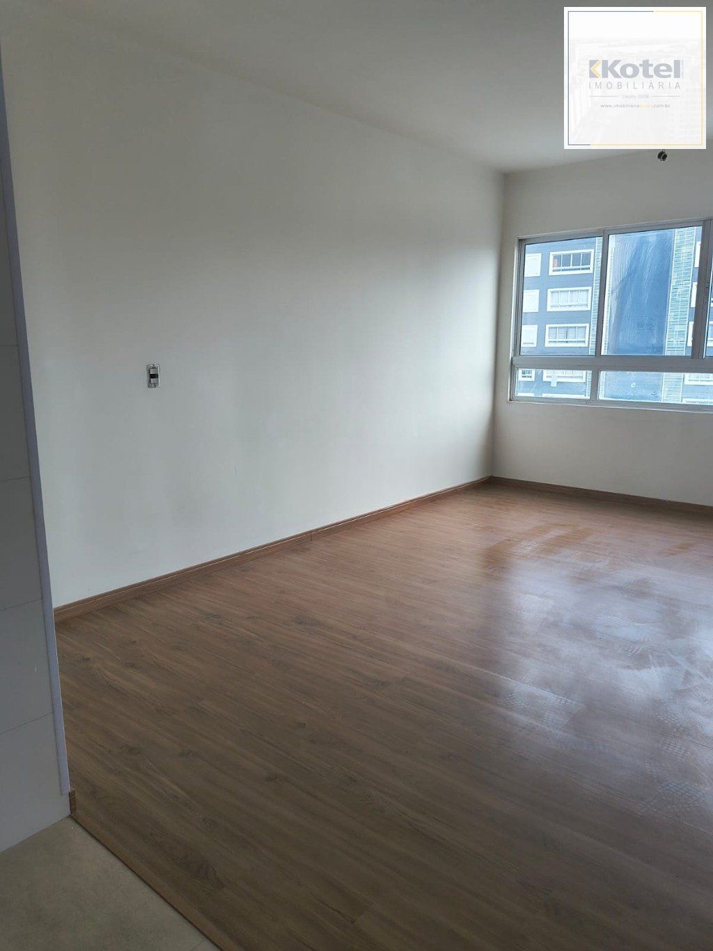 Apartamento de 2 quartos, elevador e 1 vaga no bairro Jardim Leopoldina.