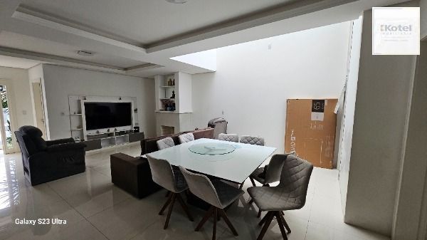 Casa em Porto Alegre, no bairro Hípica, com 3 dormitório(s), e 3 banheiros, à venda. — foto 4