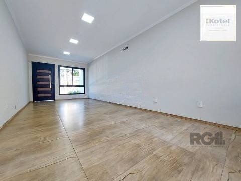 Excelente casa de 85m² com 2 dormitórios, piscina e 6 vagas.