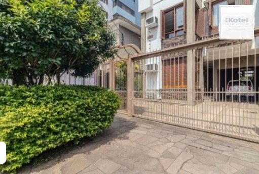 Casa com 4 dormitórios e 309m² à venda em Floresta, Porto Alegre.