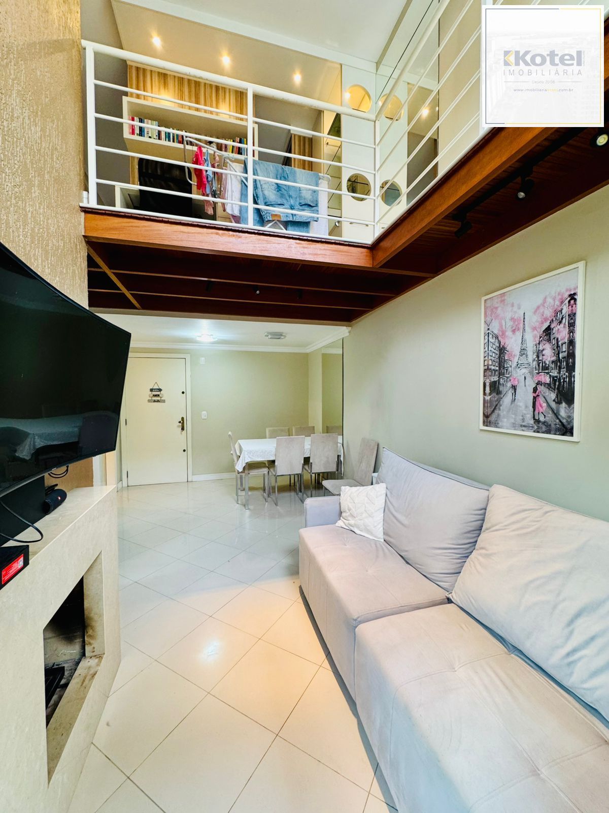 Duplex na Bela Vista, 2 dormitórios com espaço para home office, lareira e 2 vagas