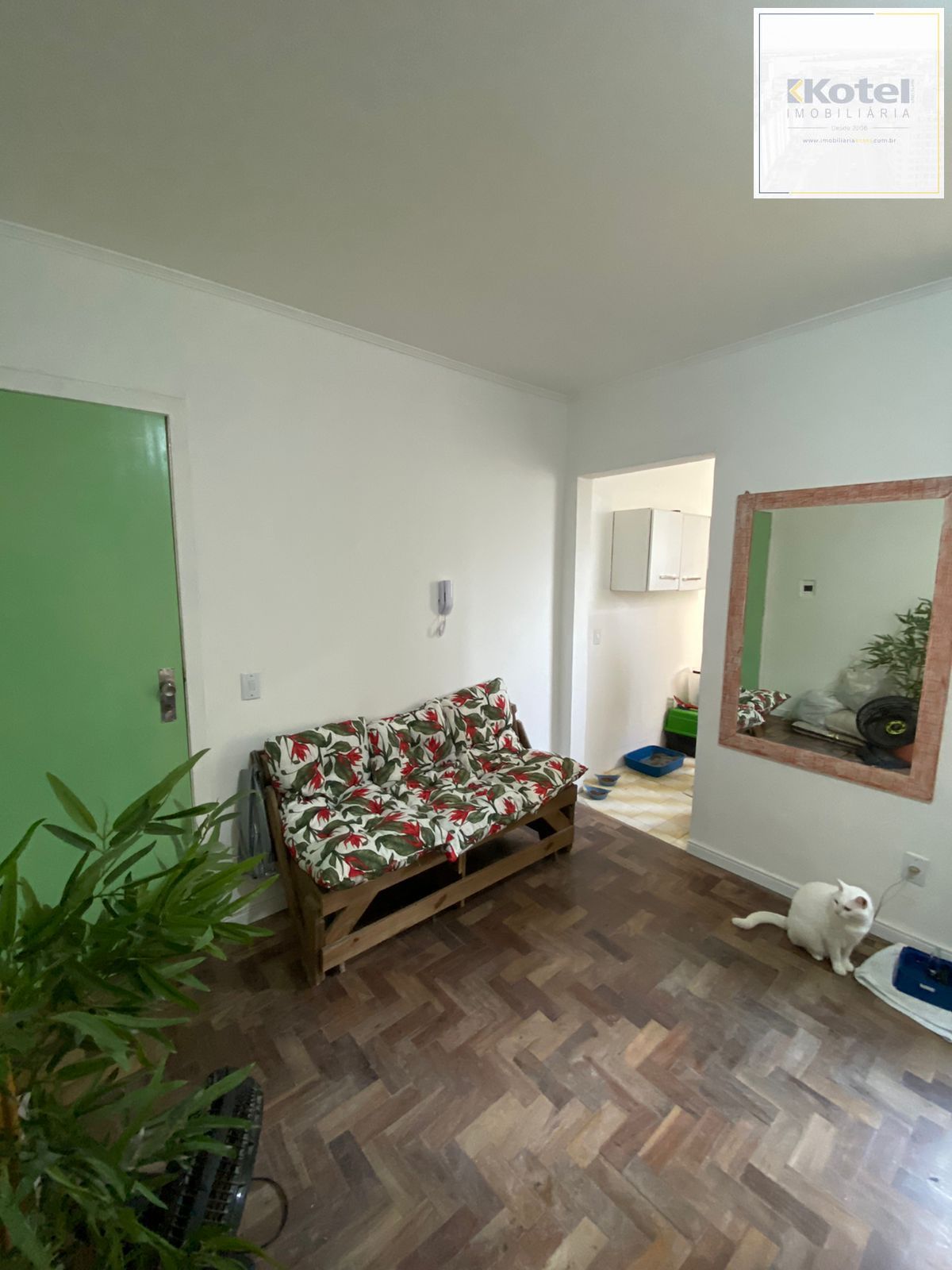 Apartamento térreo, com pátio na Rua Chile Bairro Jardim Botânico,ótimo local — foto 3