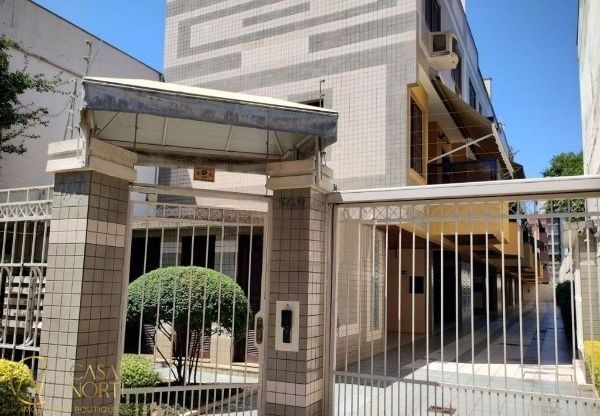 Casa de Condomínio à venda com 3 quartos, 173m², 3 suítes, 2 vagas, Rua Barbedo no bairro Menino Deus em Porto Alegre