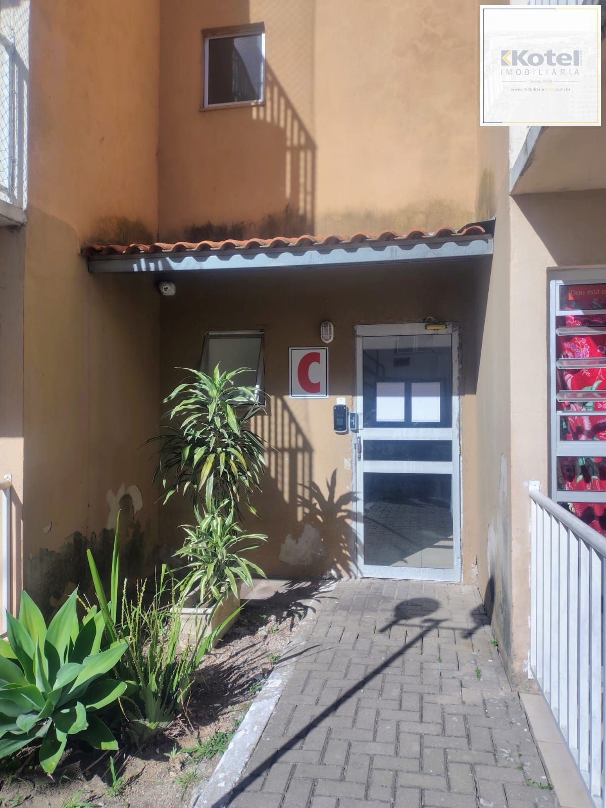 Apartamento de 2 dormitórios , sacada ,salão de festas com churrasqueira , portaria virtual , 1 vaga de garagem rotativa ! — foto 3