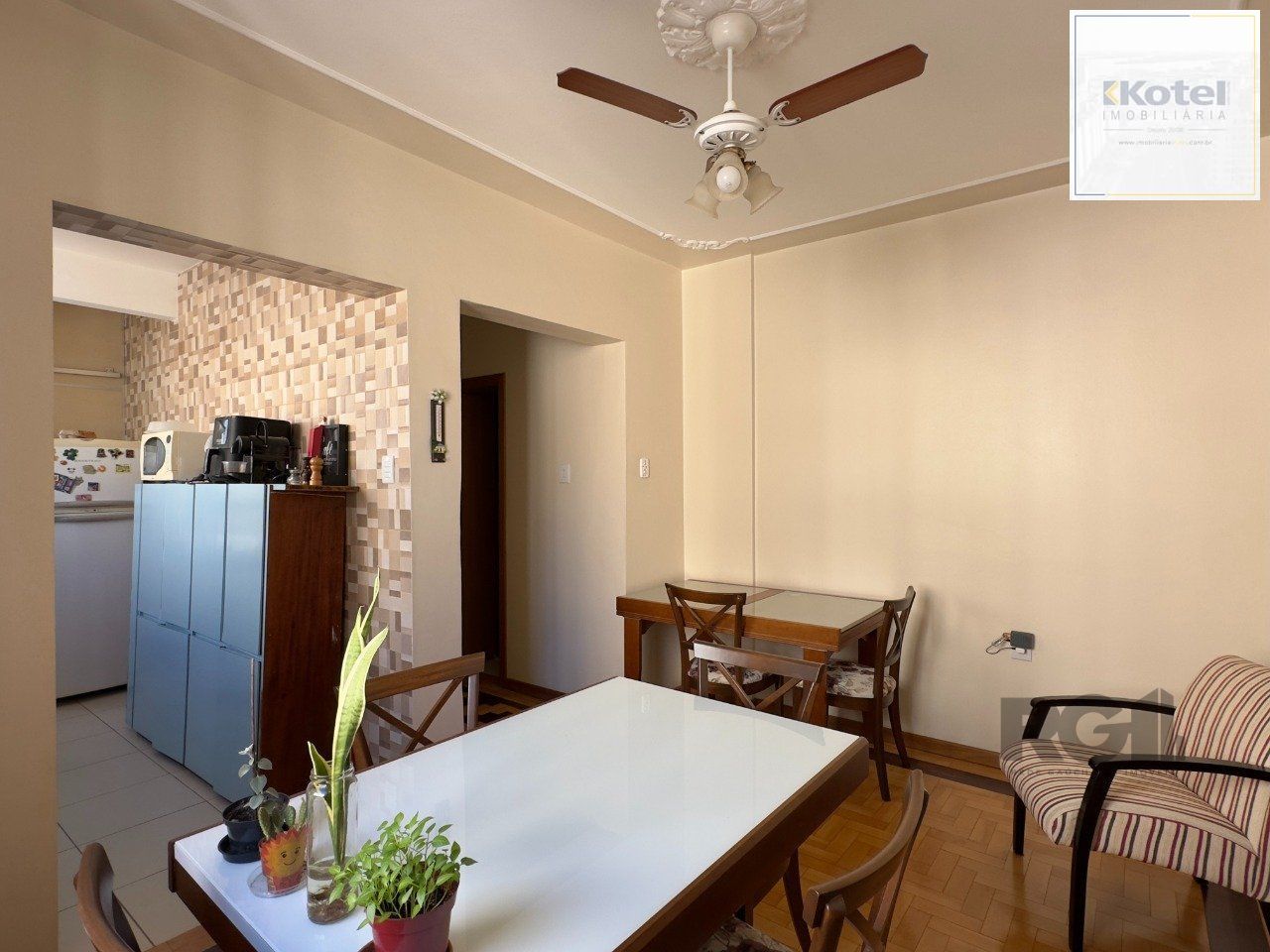 APARTAMENTO 3 DORMITÓRIOS, DE FRENTE E REFORMADO, NO CENTRO HISTÓRICO