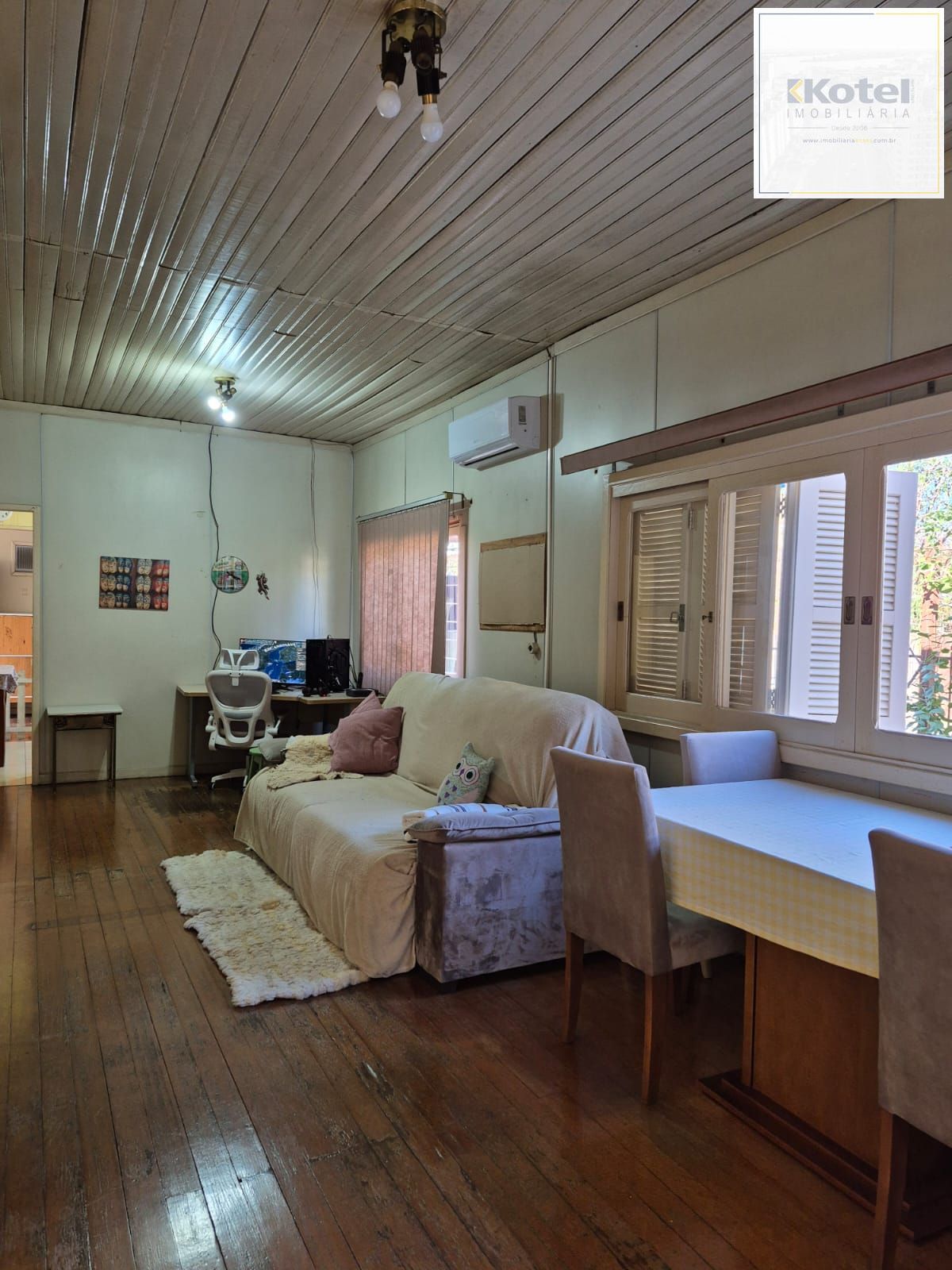 Casa mista de 3 quartos e 2 vagas no bairro Sarandi.