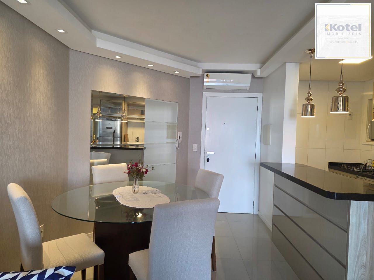 Apartamento 1 dormitório e churrasqueira, 1Box 550 m do mar, Capão da Canoa.