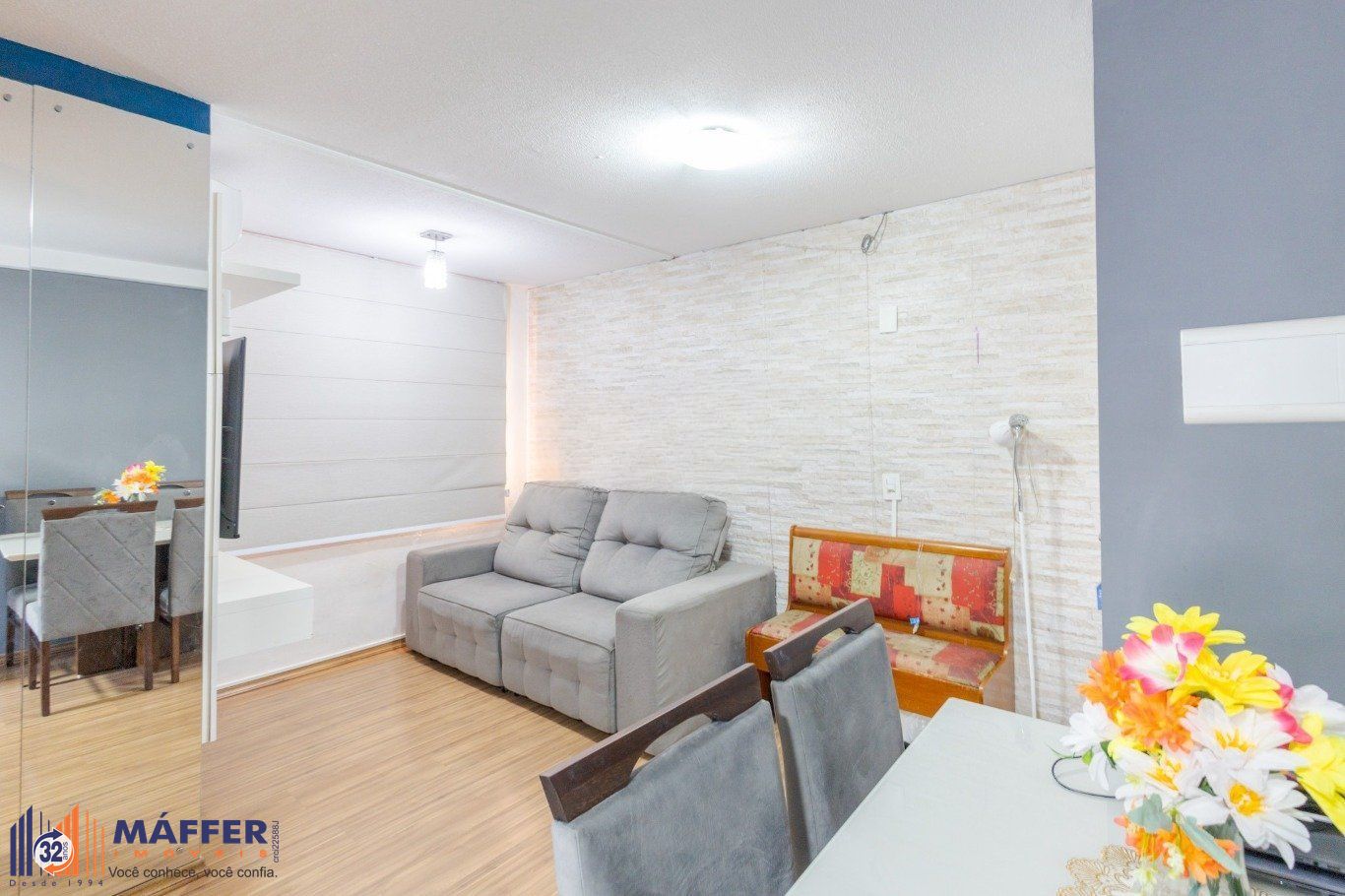 Apartamento semi mobiliado 2 quartos e 1 vaga no bairro Sarandi