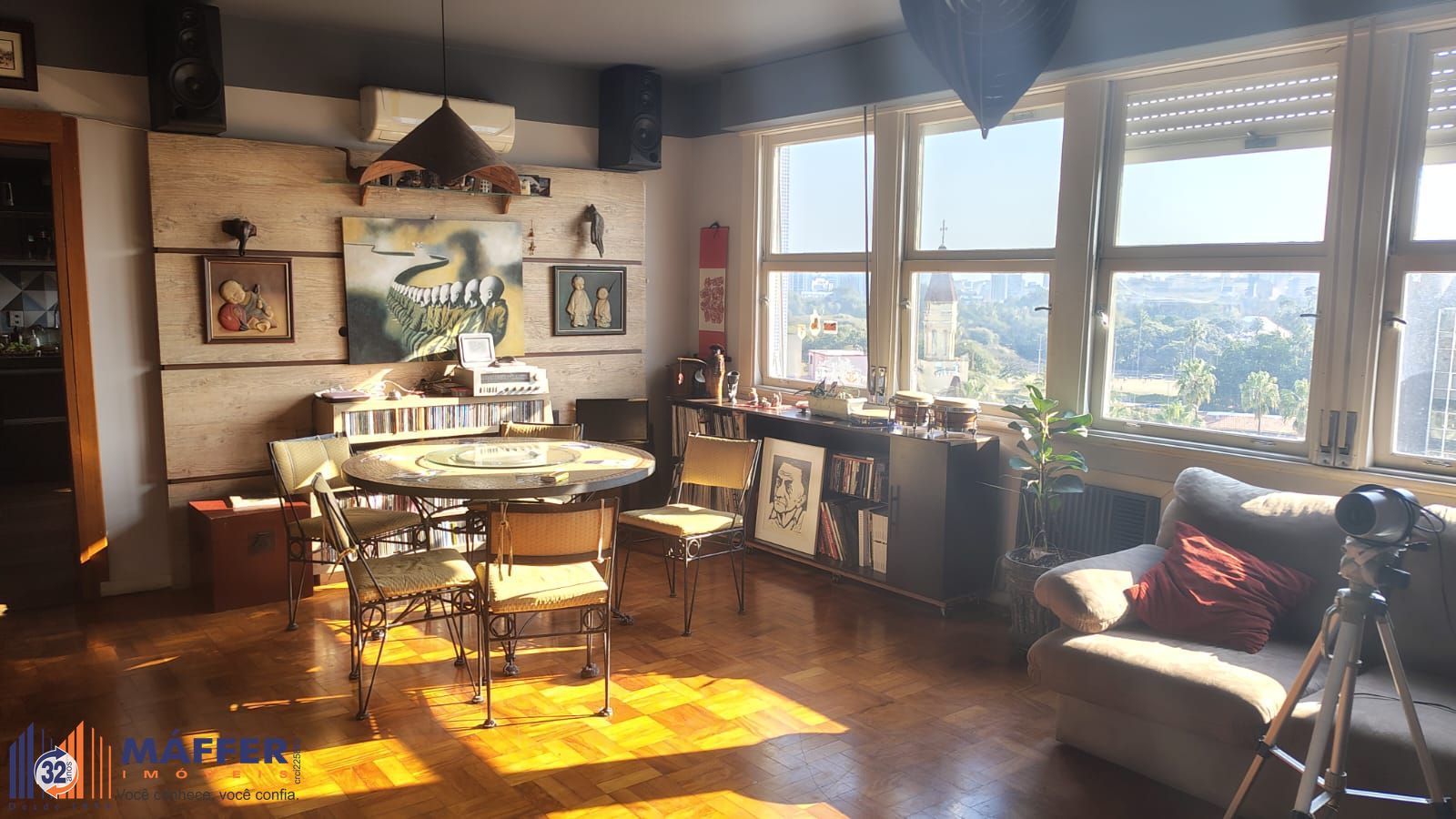 Apartamento de 3 dormitórios, andar alto, 3 banheiros, elevador em Porto Alegre-RS
