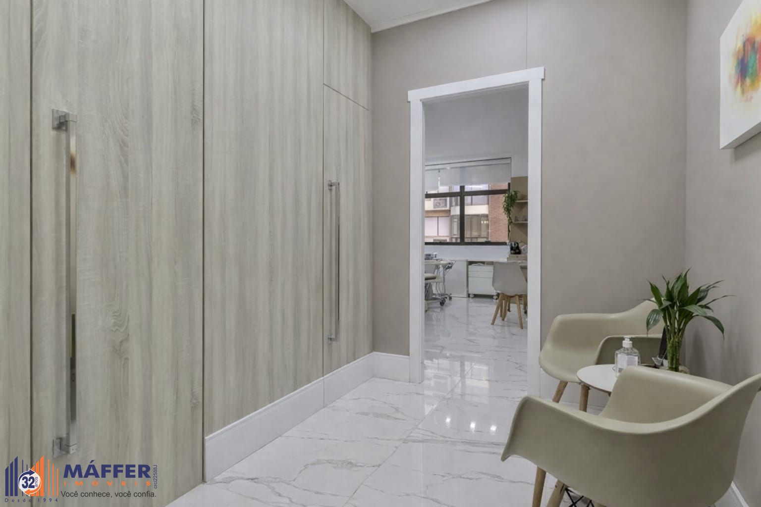 Sala Comercial no Time Tower, 2 salas, à venda, 38 m², Moinhos de Vento - Porto Alegre — foto 2