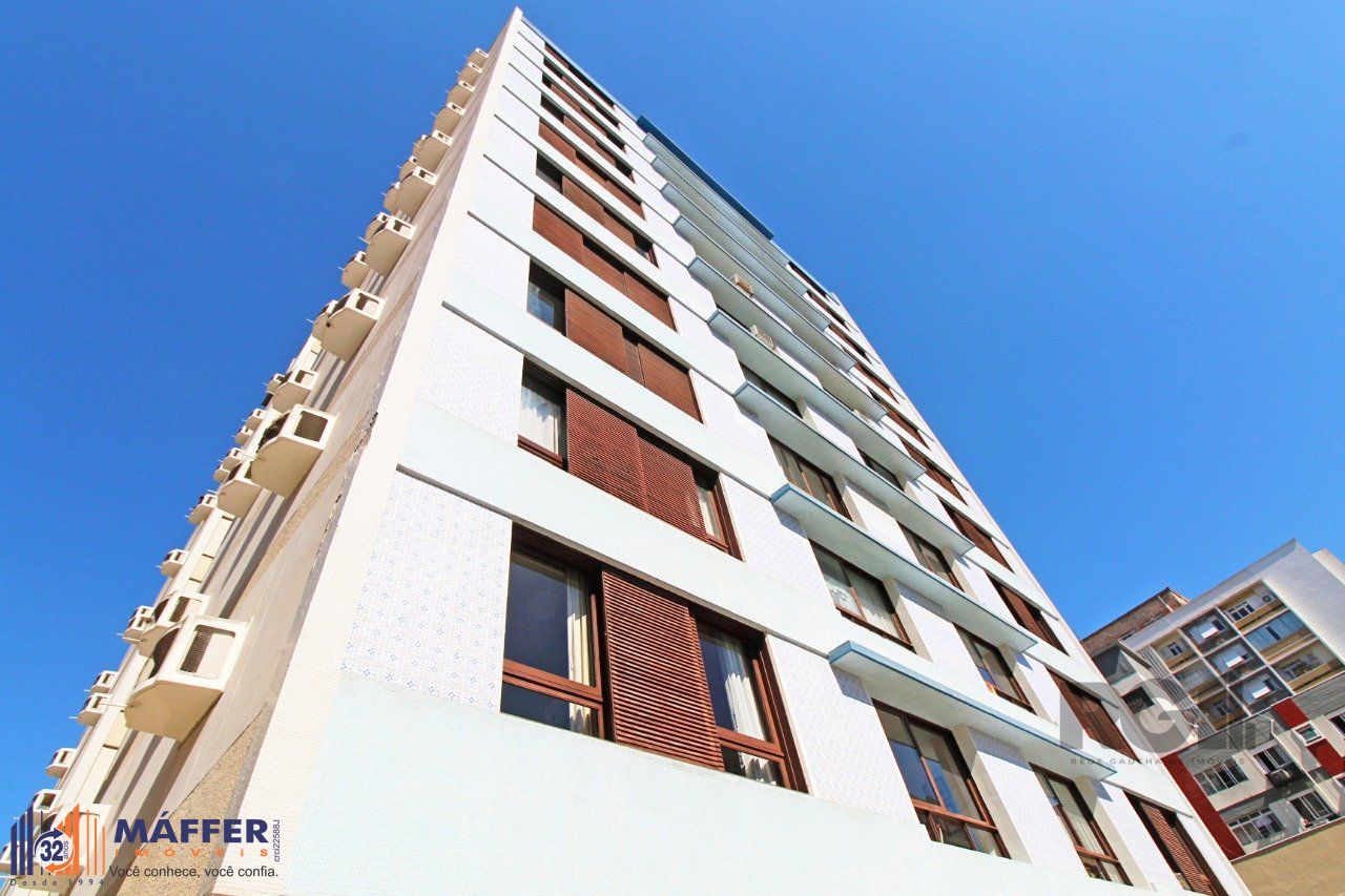 Apartamento de três quartos, suíte e uma vaga de garagem no bairro Independência em Porto Alegre.