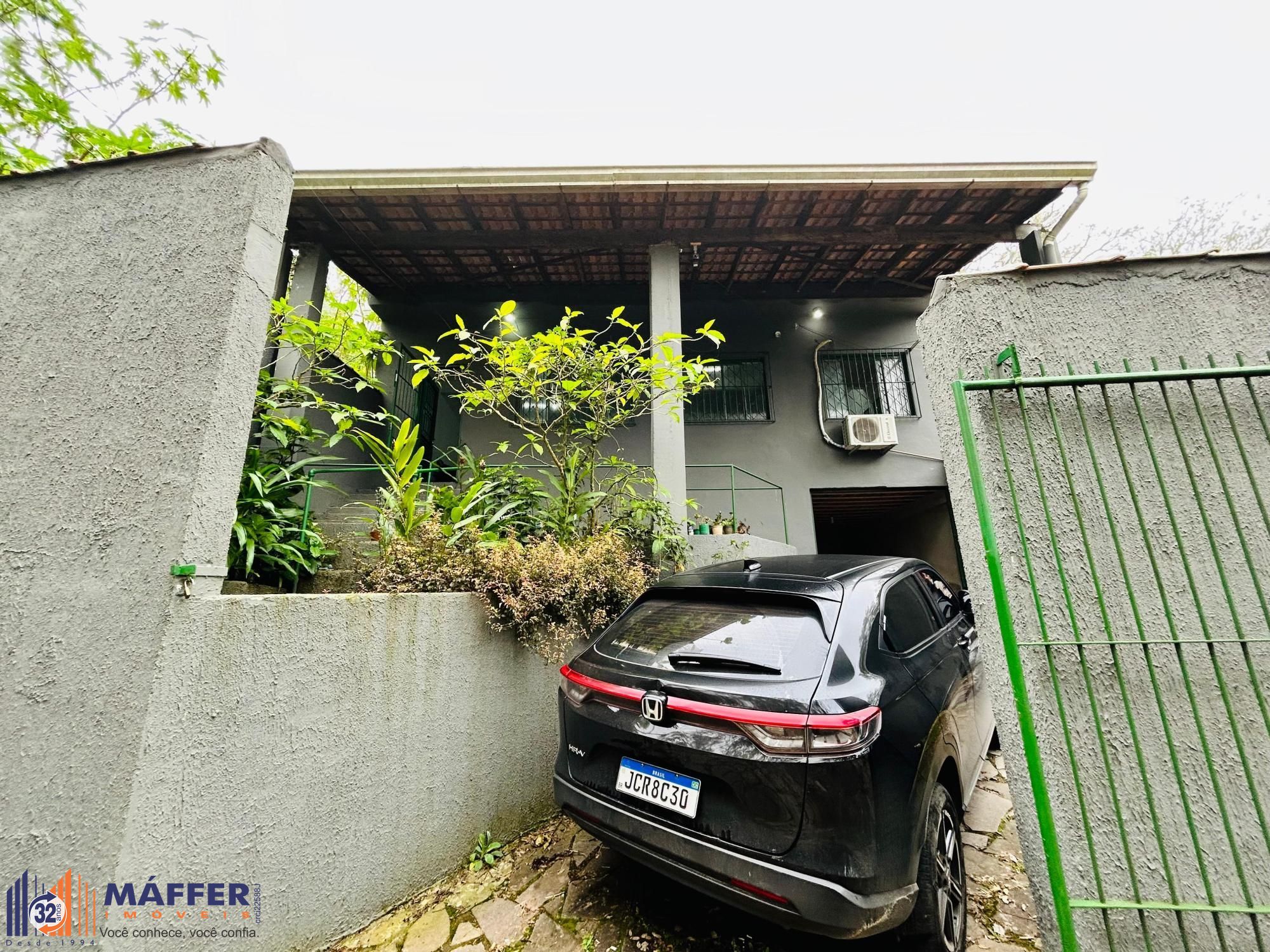 Casa de 2 dormitórios com duas vagas no Bairro Lomba do Pinheiro