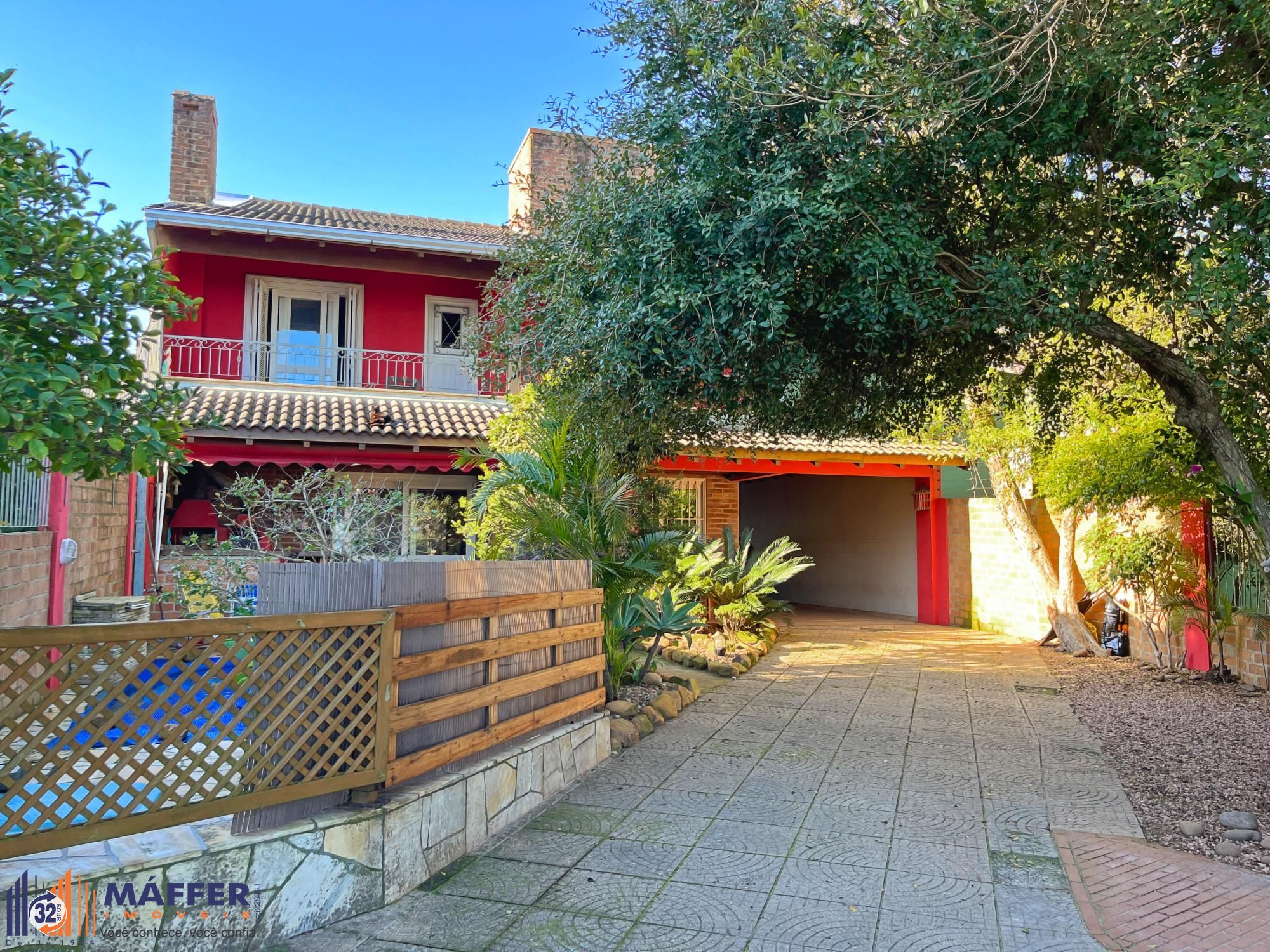 Casa Espaçosa com 274m² e Piscina – Vista Privilegiada para o Guaíba