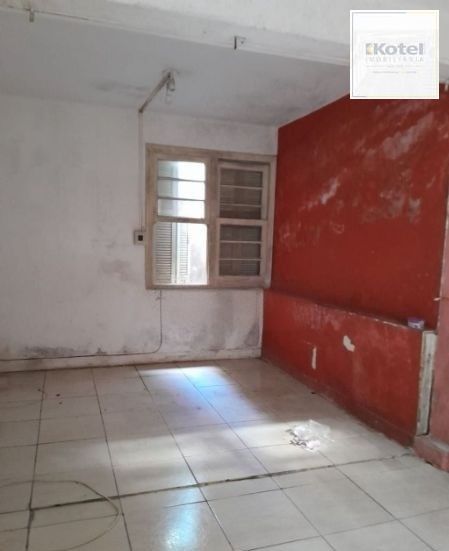 Apartamento no Centro térreo de 2 dormitórios com 2 pátios DESOCUPADO