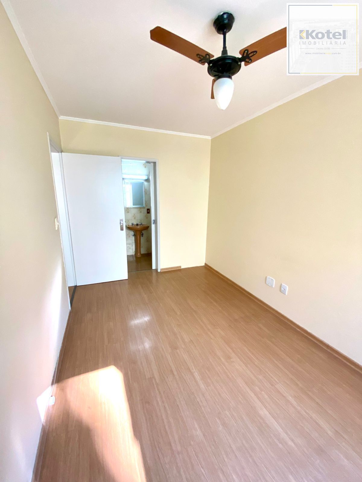 Apartamento1 dormitório, patio, vaga de garagem predio com elevador Menino Deus