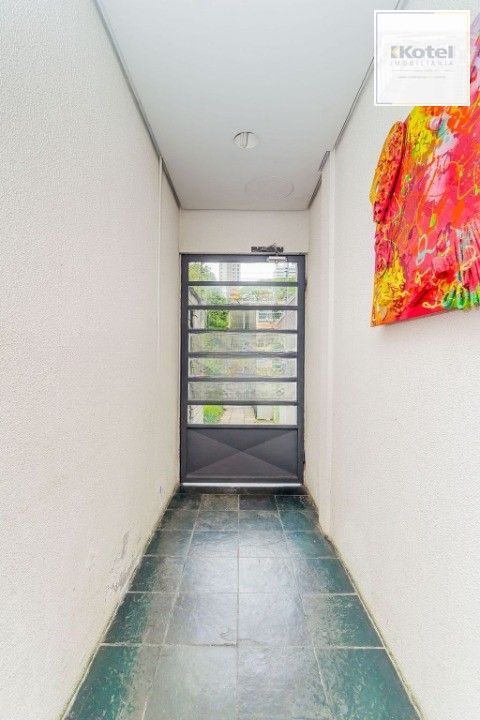 Sala,bairro Petrópolis, com ampla metragem,43,20M2, conservação impecável