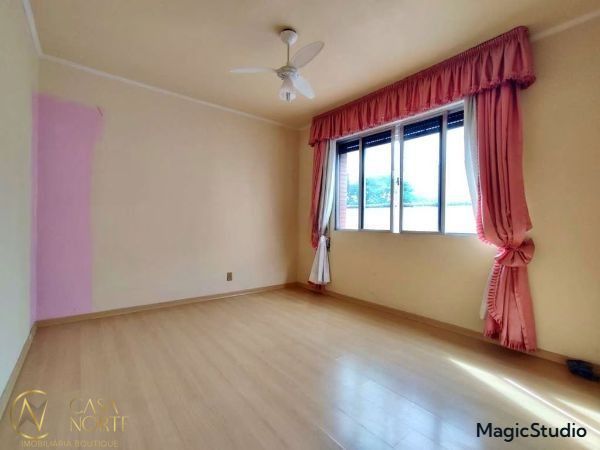 Casa à venda com 3 quartos, 285m², 2 vagas, Rua Ângelo Barcelos no bairro Vila João Pessoa em Porto Alegre