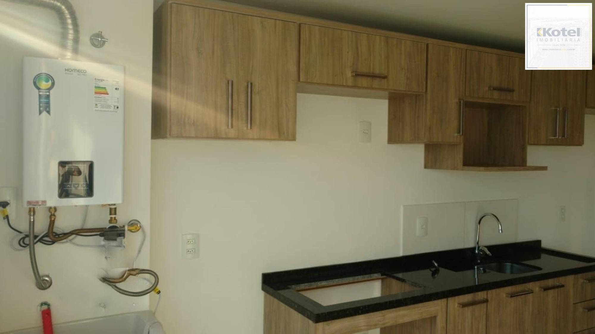 Apartamento de 2 dormitórios, elevador e 1 vaga de garagem.