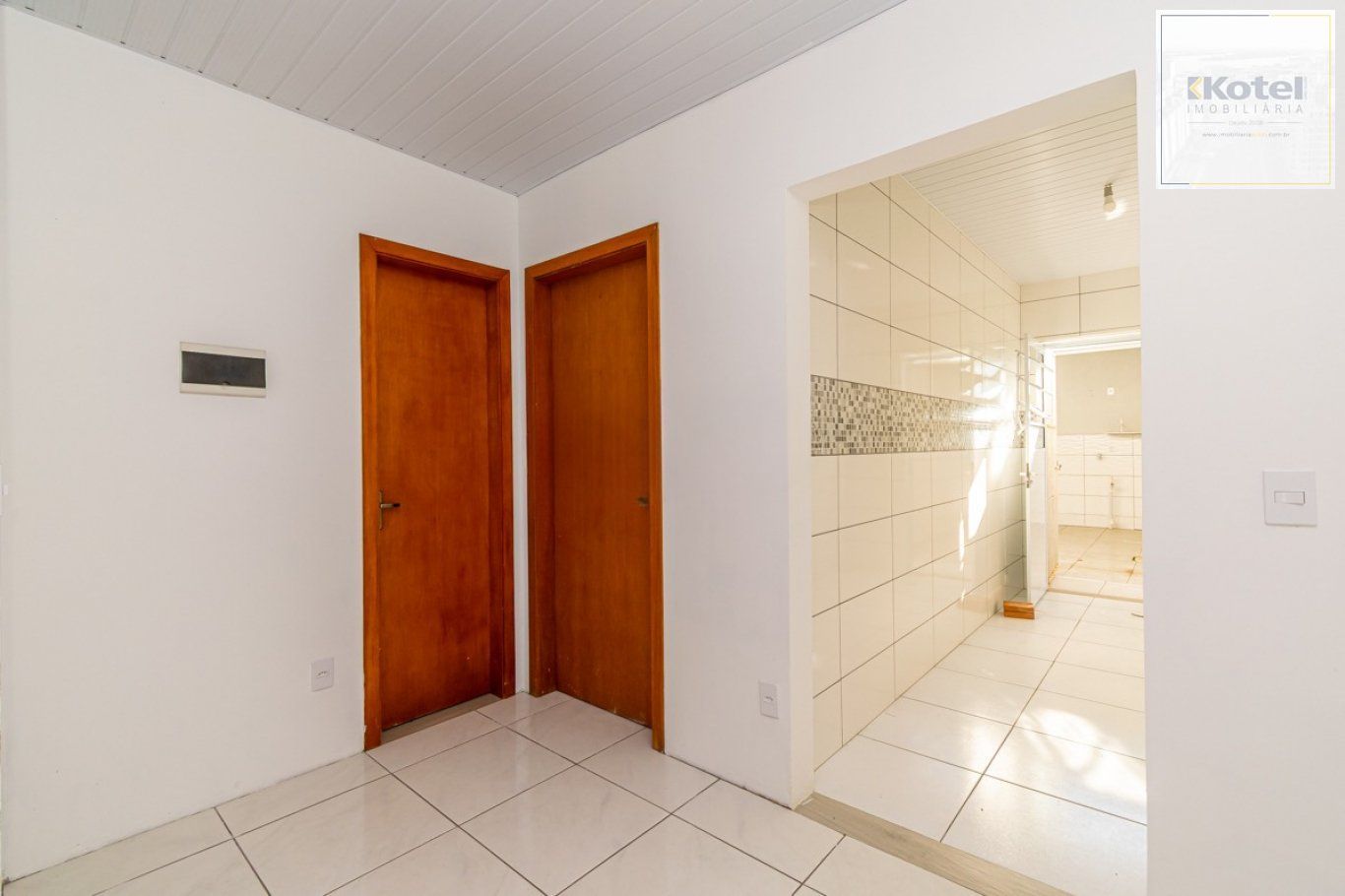 Casa de 2 dormitórios e 2 vagas de garagem em Cachoeirinha.