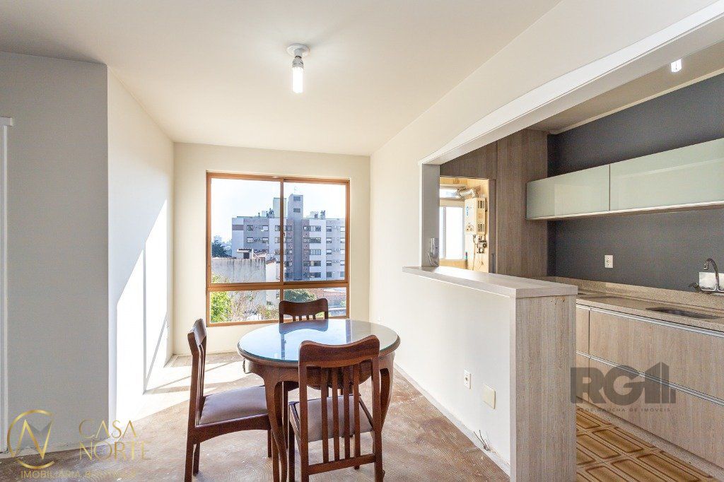 Cobertura à venda com 2 quartos, 111m², 1 vaga, Rua Roque Calage no bairro Passo da Areia em Porto Alegre