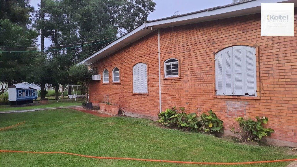 Sítio para Venda - 242m², 2 dormitórios, sendo 2 suites, 2 vagas - Itapuã