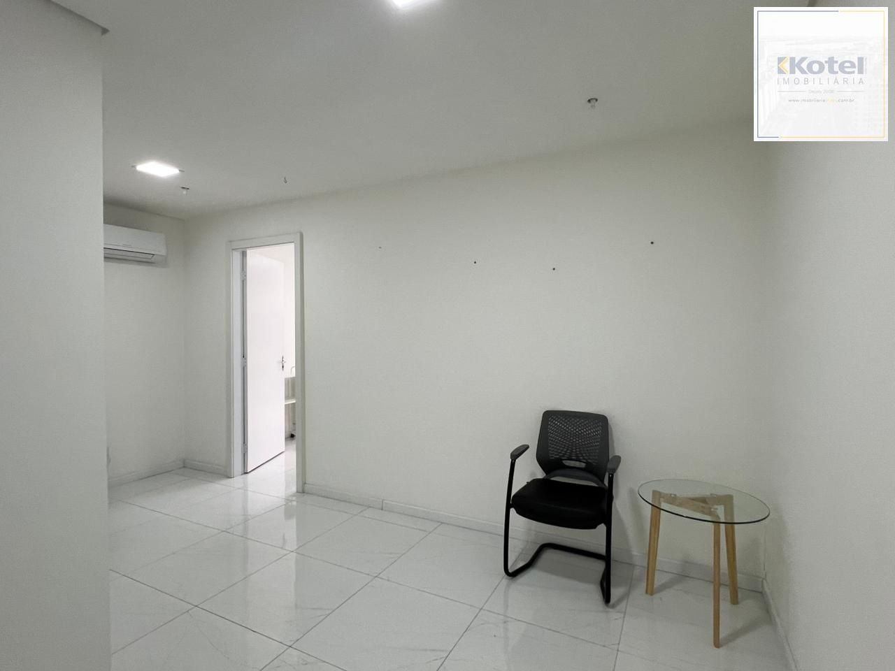 Sala comercial com 44 m2 a venda no Trend Nova Carlos Gomes.