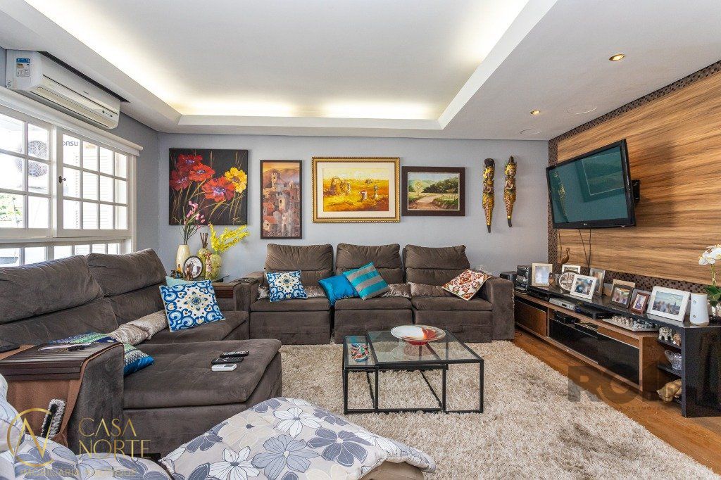 Casa à venda com 5 quartos, 428m², 3 suítes, 3 vagas, Rua Comendador Claudius Zaluski no bairro Morro Santana em Porto Alegre