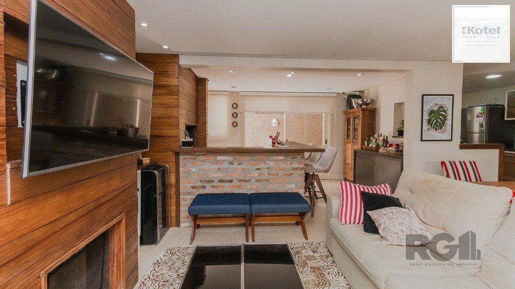 Excelente casa em condomínio de 249m² com 03 dormitórios e 4 vagas.