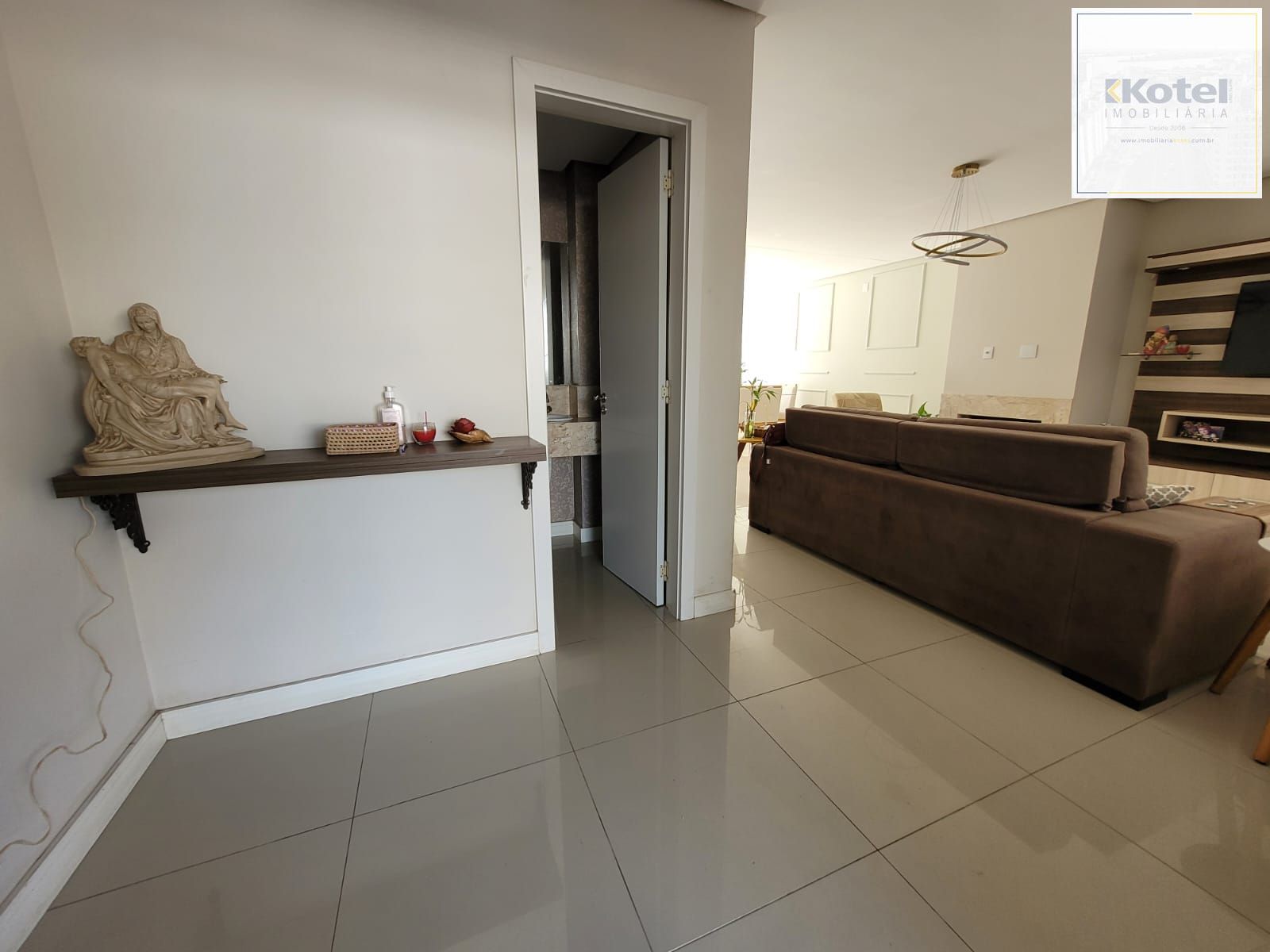 Casa com 3 Dormitórios e Piscina no Lagos de Ipanema