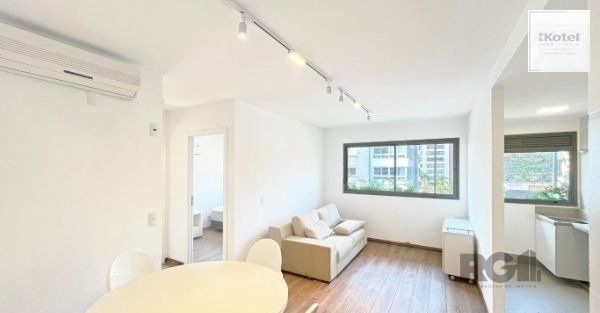 Apartamento no bairro Auxiliadora de 2 dormitórios vaga e infra DESOCUPADO — foto 3