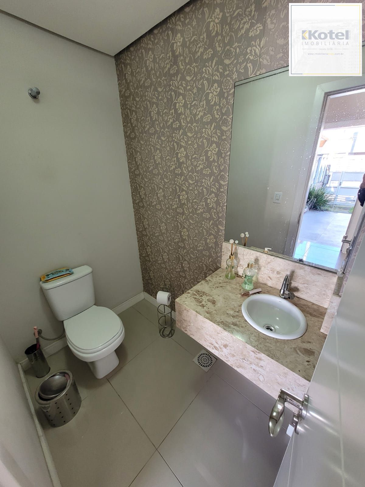 Casa com 3 Dormitórios e Piscina no Lagos de Ipanema