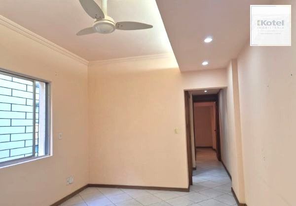 Apartamento no Centro de 2 dormitórios DESOCUPADO