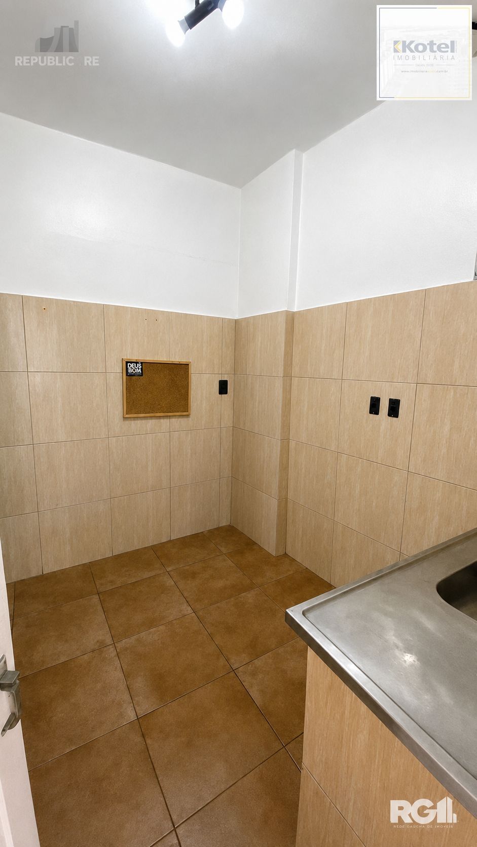 Apartamento semi mobiliado à venda no Centro Histórico de Porto Alegre
