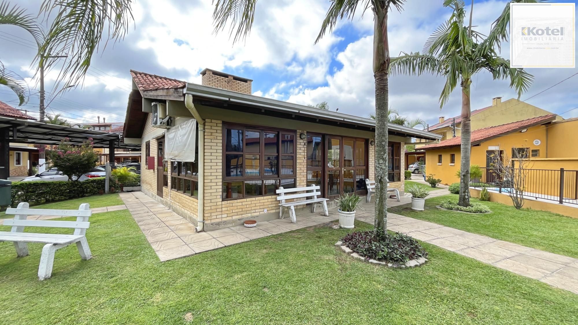 Casa Condominio para Venda - 96m², 3 dormitórios, sendo 1 suites, 2 vagas - Hípica