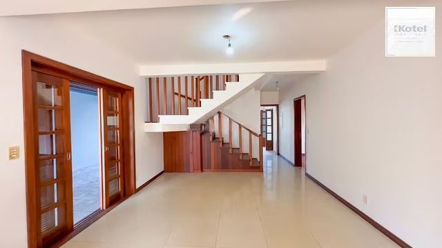 Casa térrea com 3 dormitórios, piscina, espaço gourmet com churrasqueira. — foto 2
