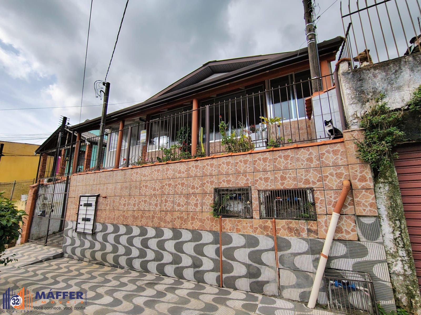 Casa 3 dormitórios e 3 vagas de garagem.