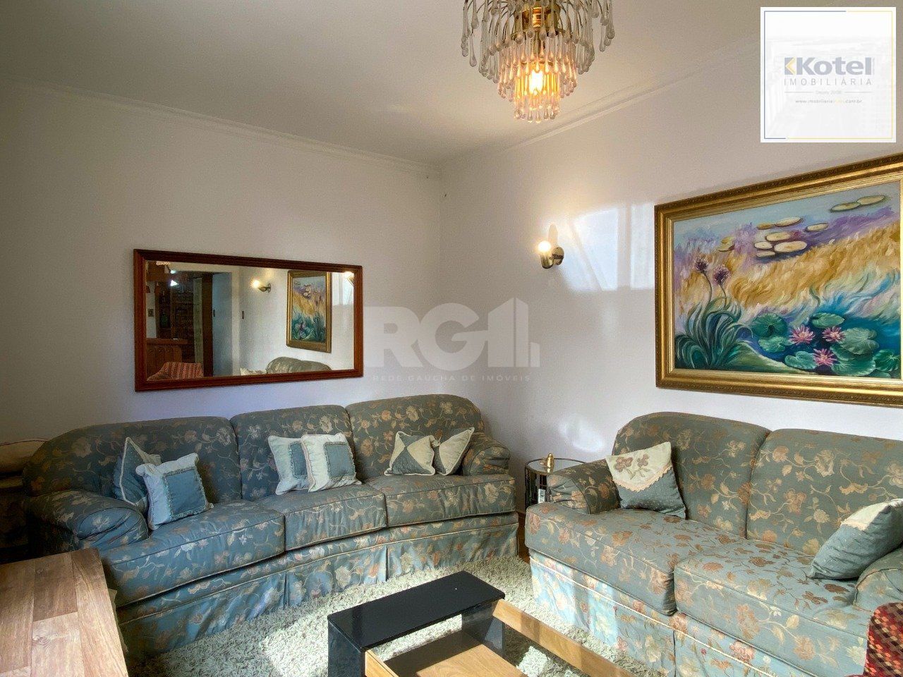 Apartamento 3 dormitórios, sendo 1 suíte, com 2 salas de estar, junto à Praça da Matriz