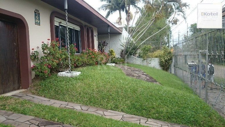 Casa com 4 dormitórios no Bairro Guarujá — foto 4