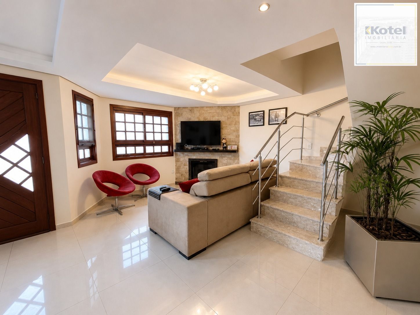 Luxuosa Residência no Cantegril | 4 Dormitórios, 3 Suítes, 273m² e 8 Vagas